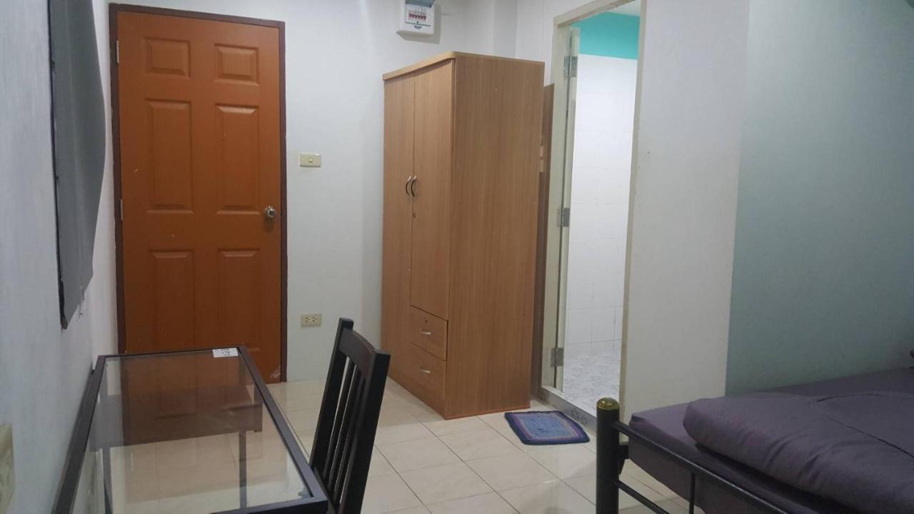 Js Mansion Hotel Bangkok Bagian luar foto