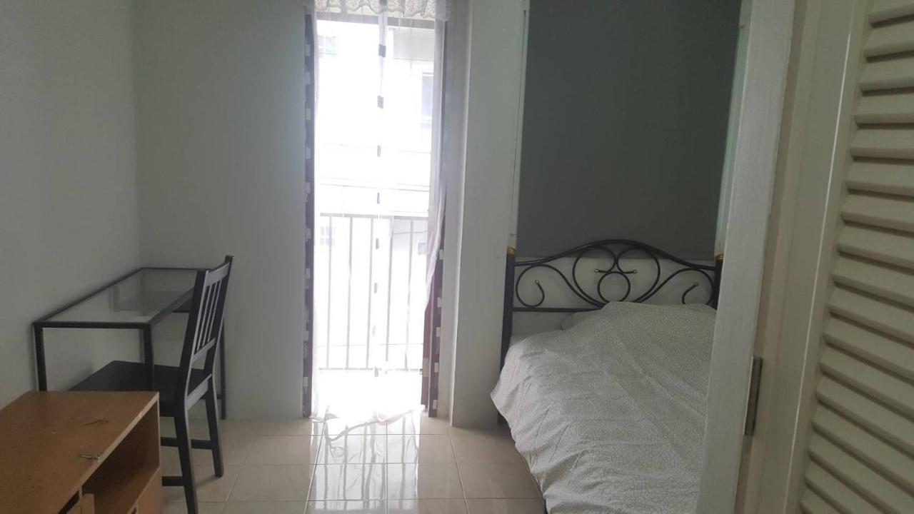 Js Mansion Hotel Bangkok Bagian luar foto