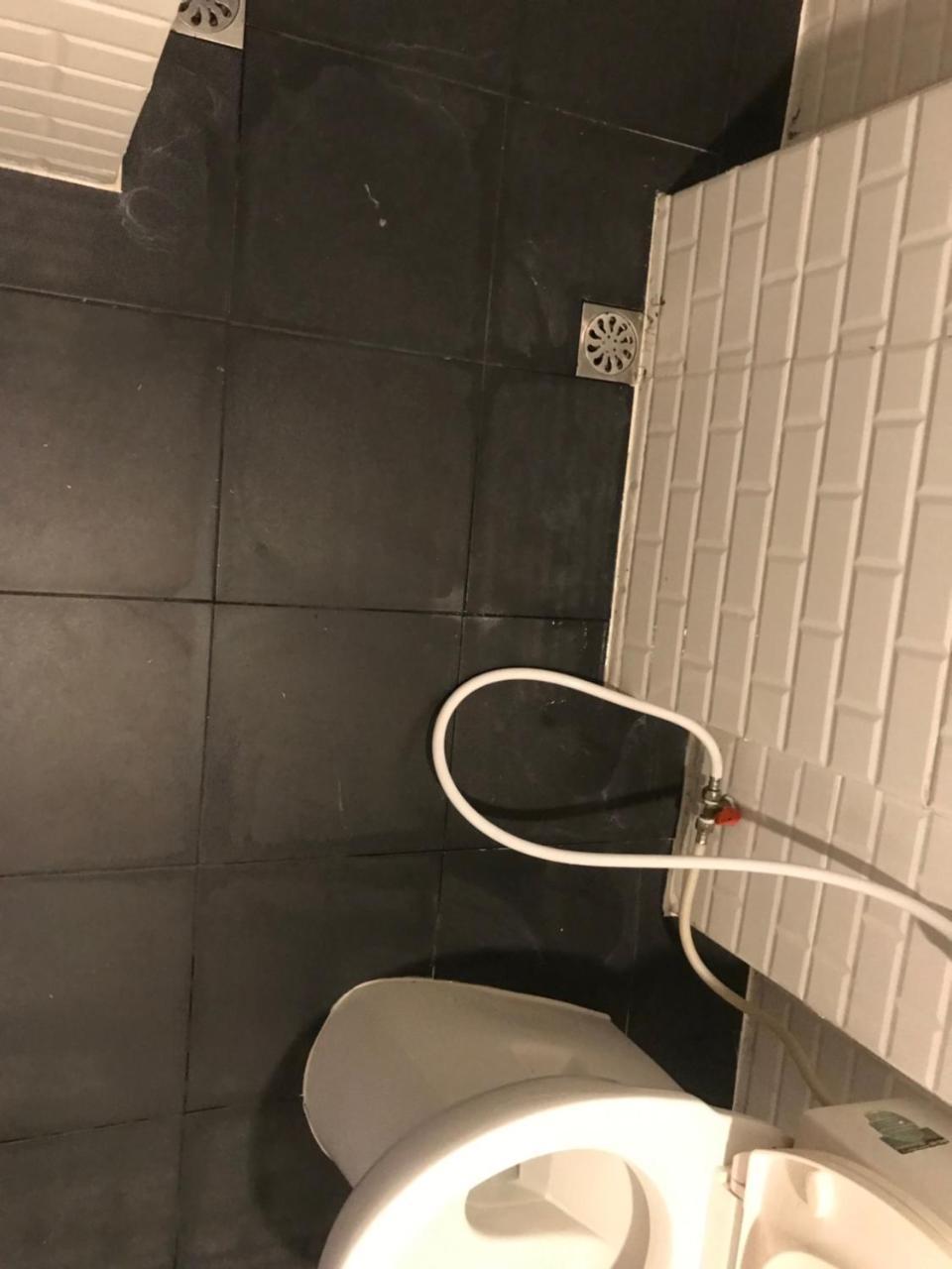 Js Mansion Hotel Bangkok Bagian luar foto
