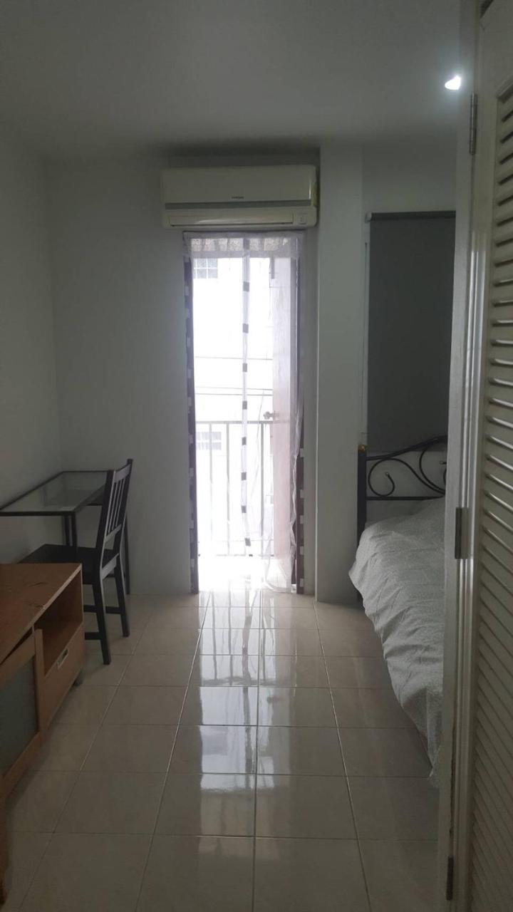 Js Mansion Hotel Bangkok Bagian luar foto