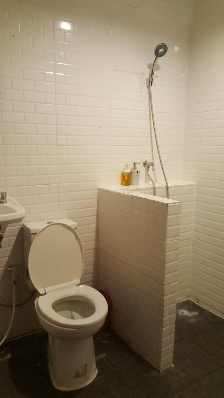 Js Mansion Hotel Bangkok Bagian luar foto
